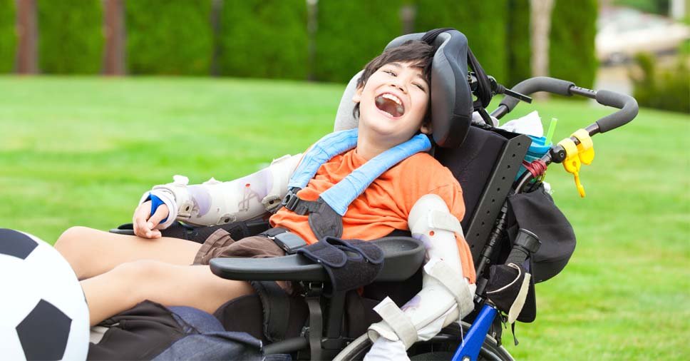 Crianças com paralisia cerebral: o que é, causas e cuidados!