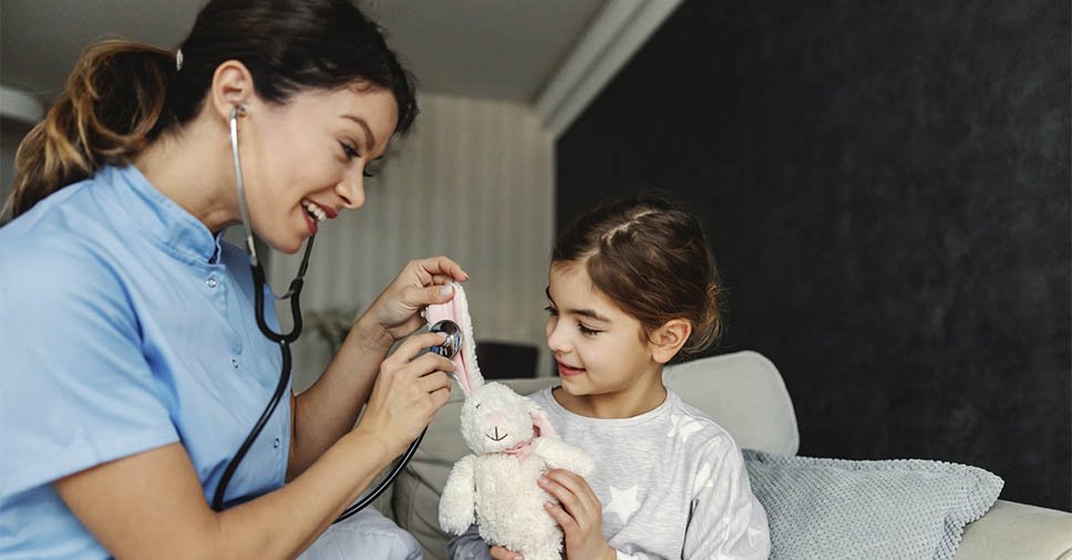 Descubra o que é e como funciona a enfermagem domiciliar para crianças